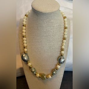 💐Beautiful bead necklace